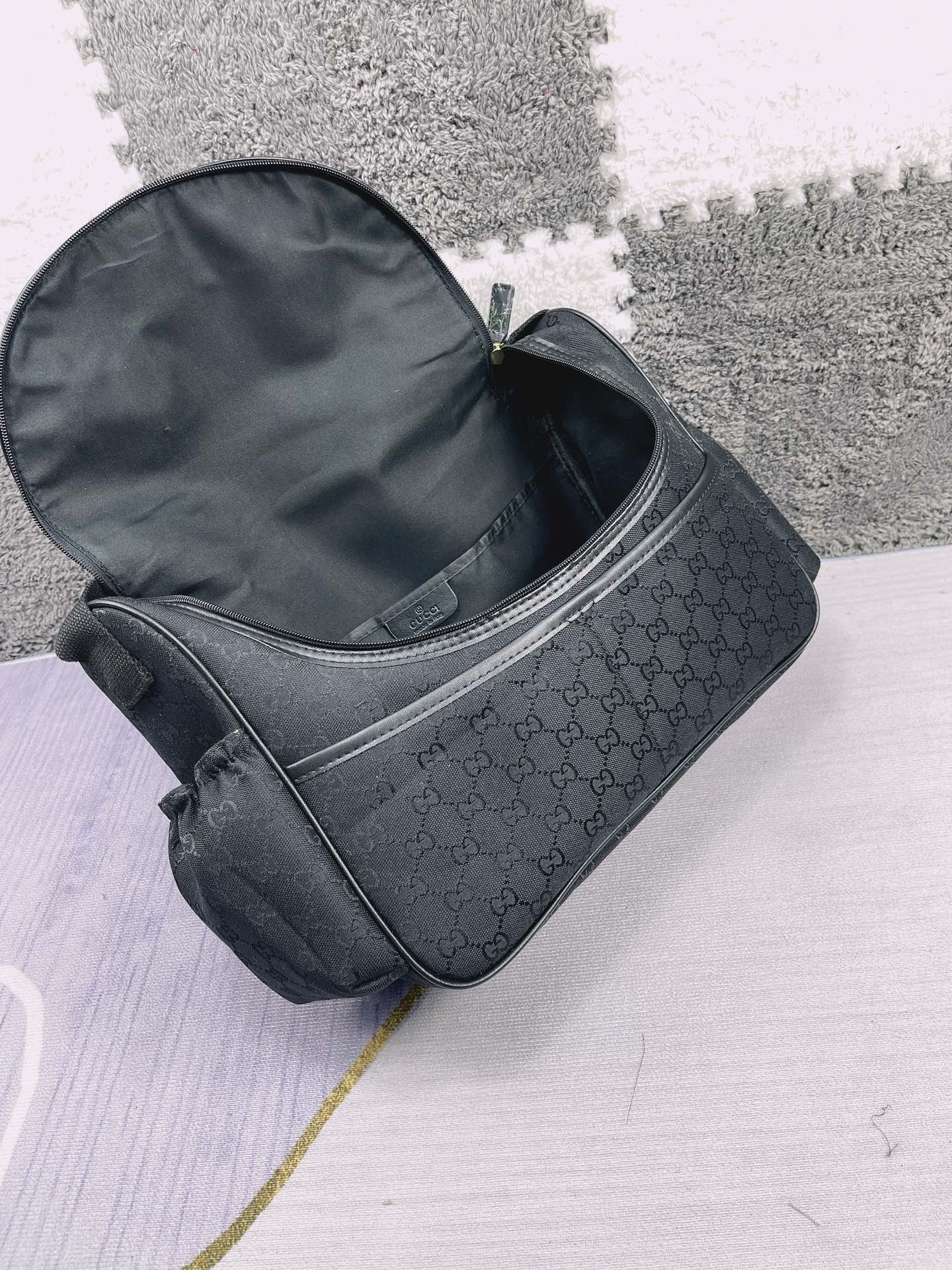 Black gucci diaper bag online